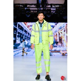 MDD006 real person tries on industrial uniform model shows reflective raincoat work clothes hk center MDD006 real person tries on industrial uniform model shows reflective raincoat work clothes hk center